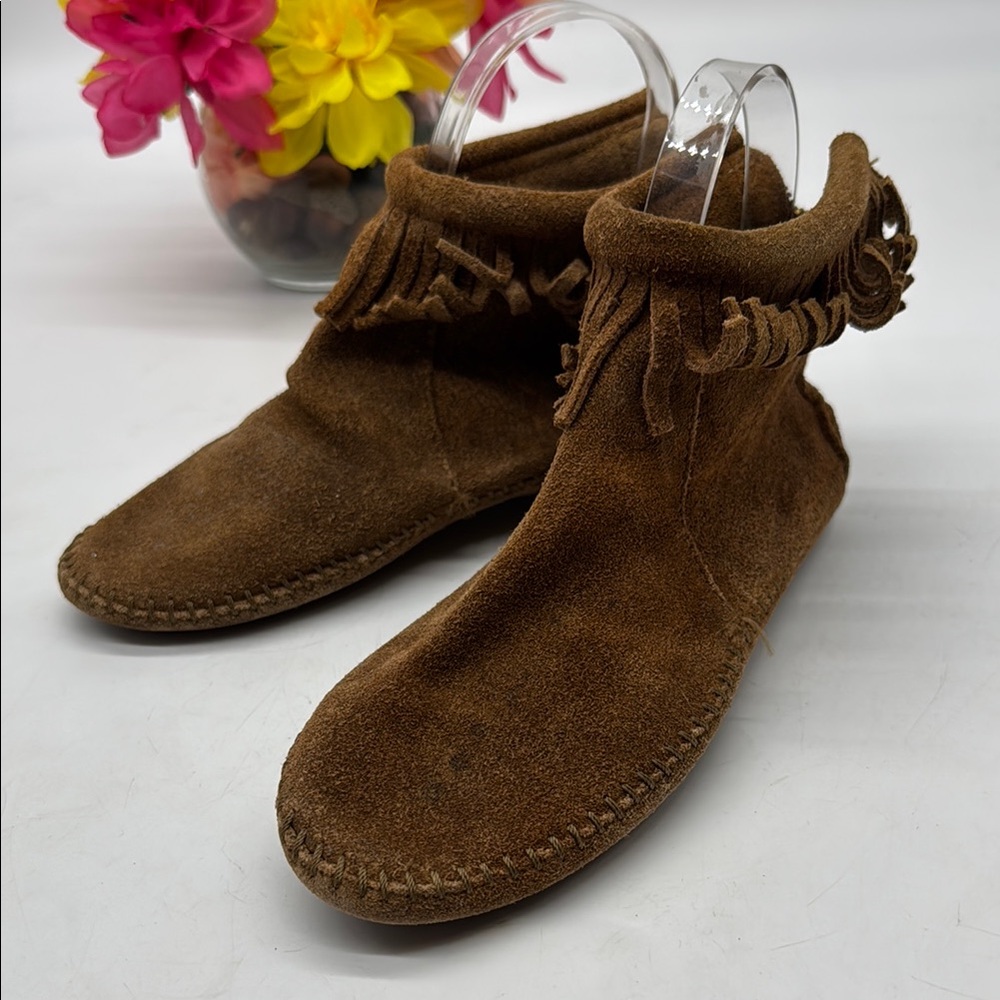 Minnetonka Tan Moccasin Ankle Boots with Fringe Size 6 MOC8690